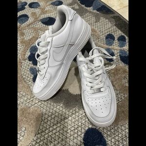 Nike Air Force 1 LE
Big Kids' 👟 5Y